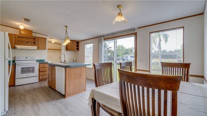 Property Photo:  2253 Queen Anne Drive  FL 33905 