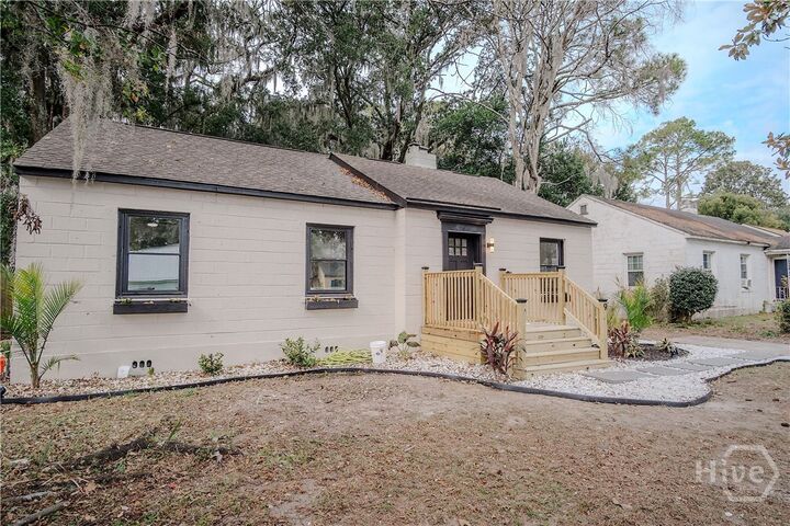 Property Photo: 9 Oleander Avenue GA 31401