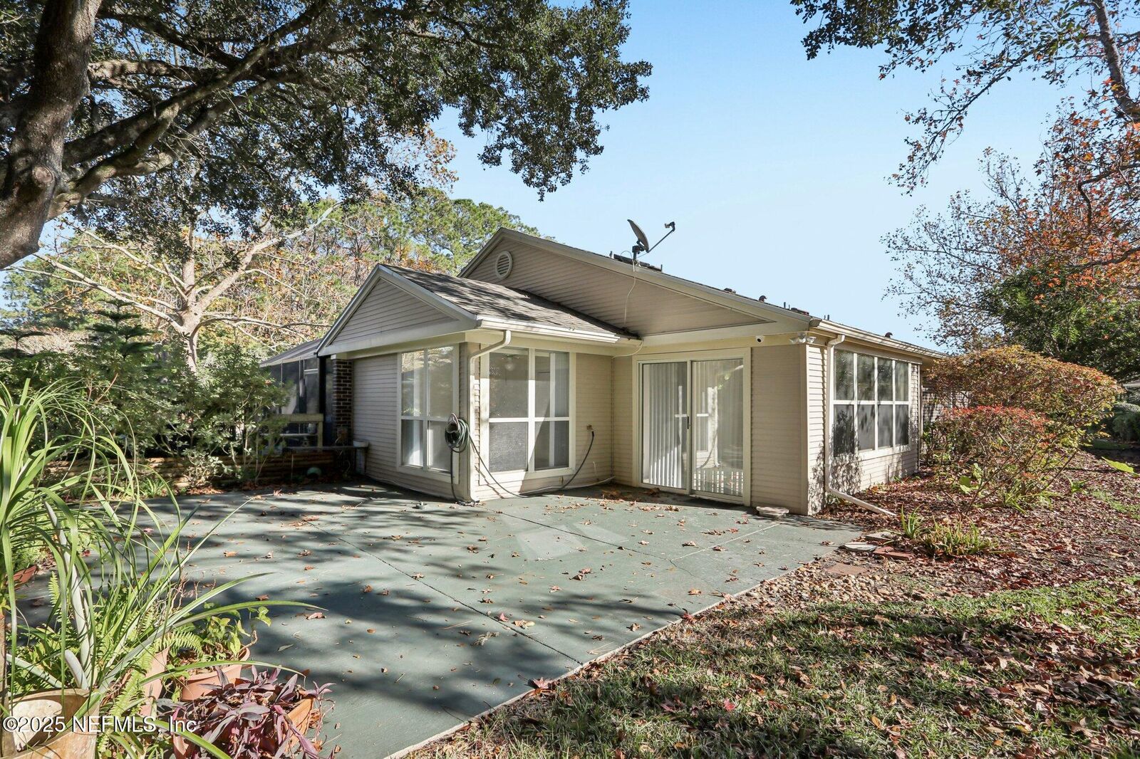 Property Photo: 4508 Middleton Park Circle W FL 32224