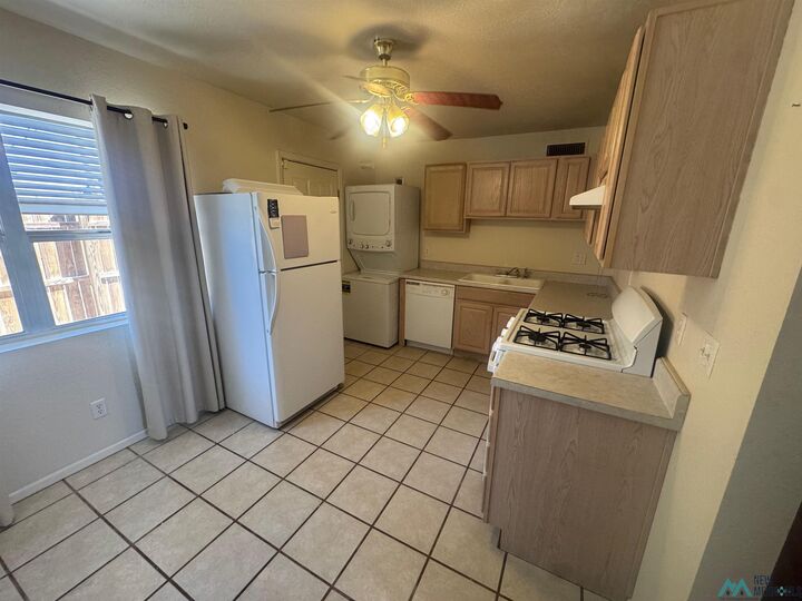 Property Photo: 909 S 10th Street Court Court NM 88210