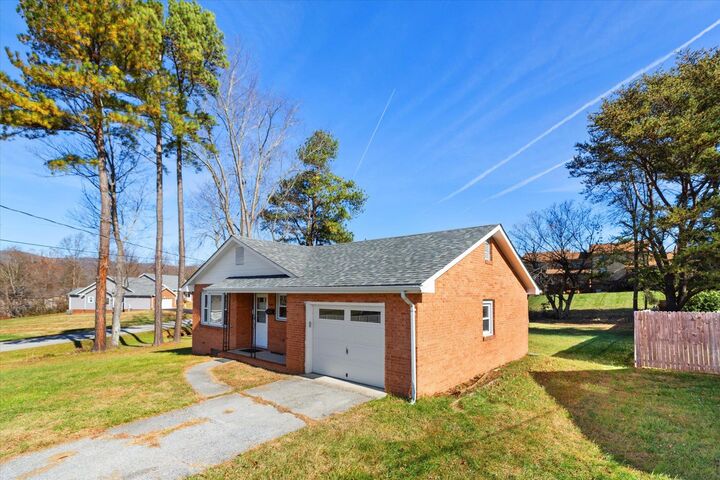 Property Photo:  408 Hale Street  VA 24134 