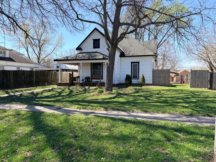 Property Photo:  509 Harris Avenue  MO 64624 