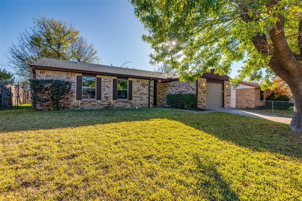 Property Photo: 4728 Meadow Ridge Drive TX 75236