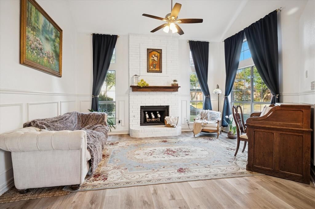 Property Photo: 2814 Lois Lane TX 75088