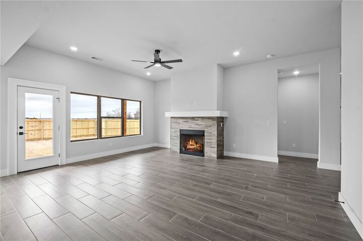 Property Photo: 1001 Autumn Royal Avenue AR 72745