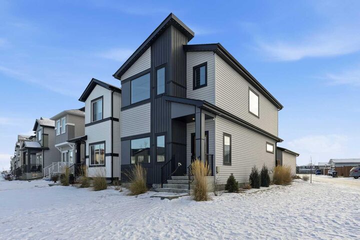 Photo de la propriété: Lake Street AB T4E 3C9