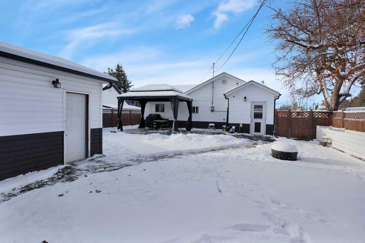 Property Photo:  4919 47 Street  AB T0B 3C0 
