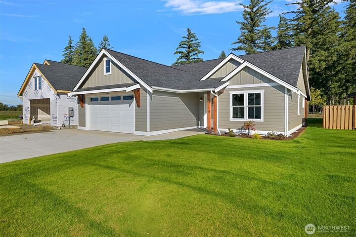 Property Photo: 1014 Night Hawk Way WA 98247