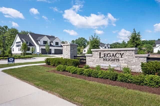 Property Photo:  5865 Heights Drive  MI 48314 