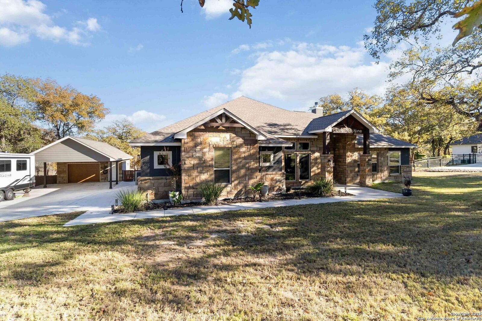 Property Photo: 129 Crescent Ridge TX 78101