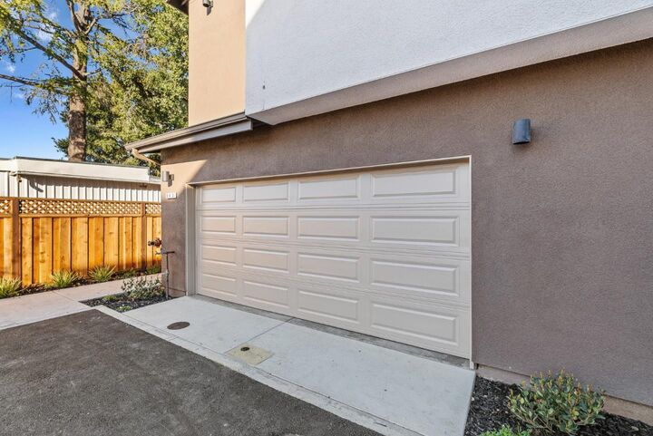 Property Photo: 943 Woodside Road CA 94061