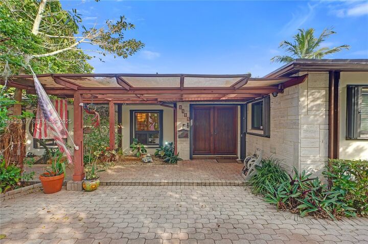 Property Photo: 8115 SW 92nd Ct FL 33173