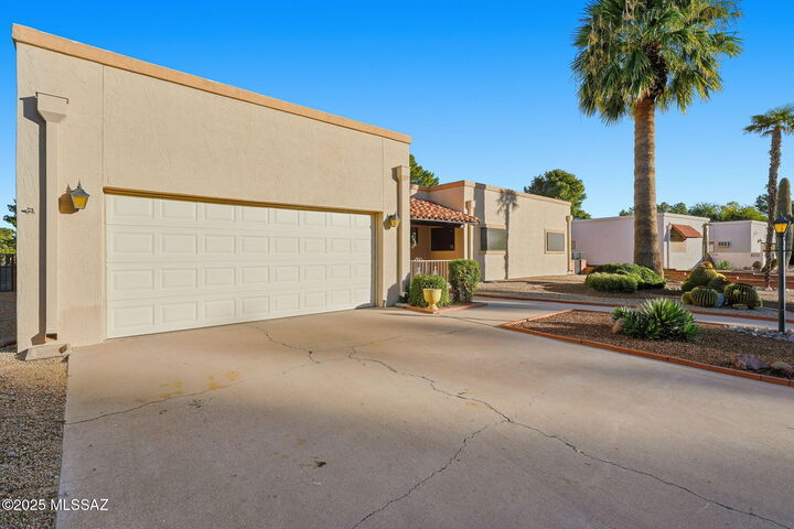 Property Photo: 1222 N Paseo Del Cervato AZ 85614