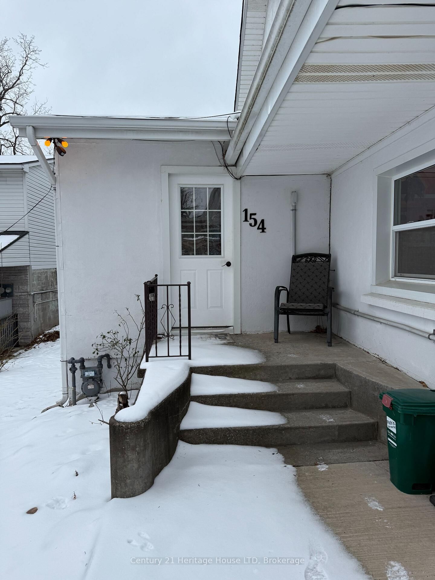 Property Photo:  154 Ridge Road N Studio  ON L0S 1N0 