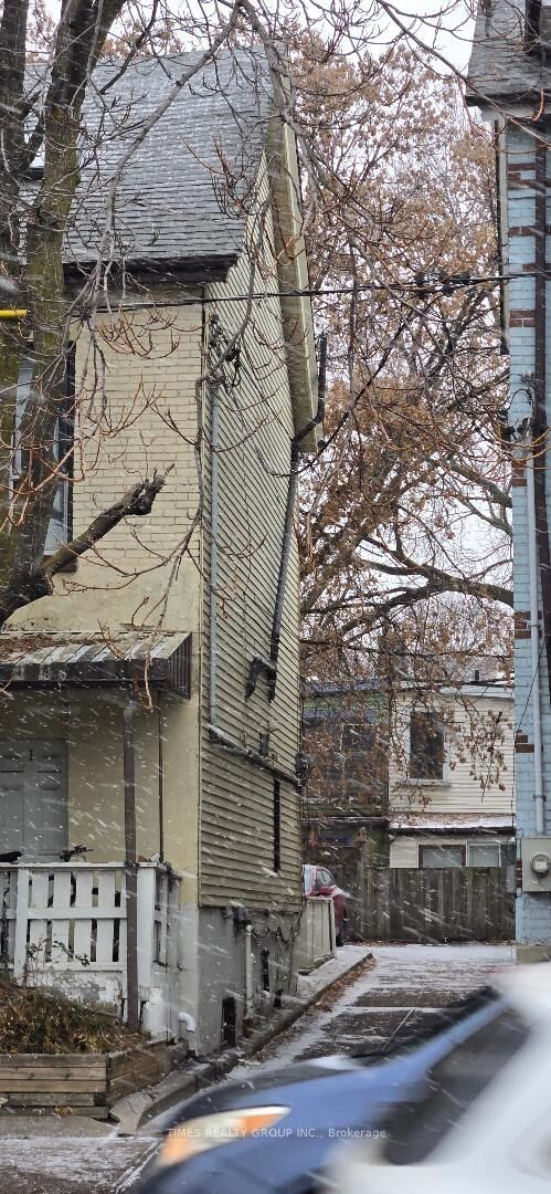 Property Photo: 930 Dundas Street E ON M4M 1R3