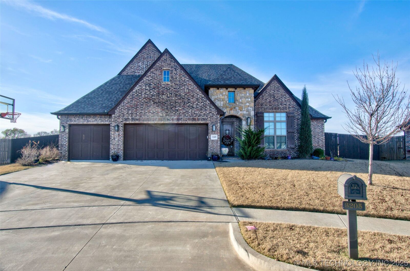 Property Photo: 3205 W Van Buren Court S OK 74011