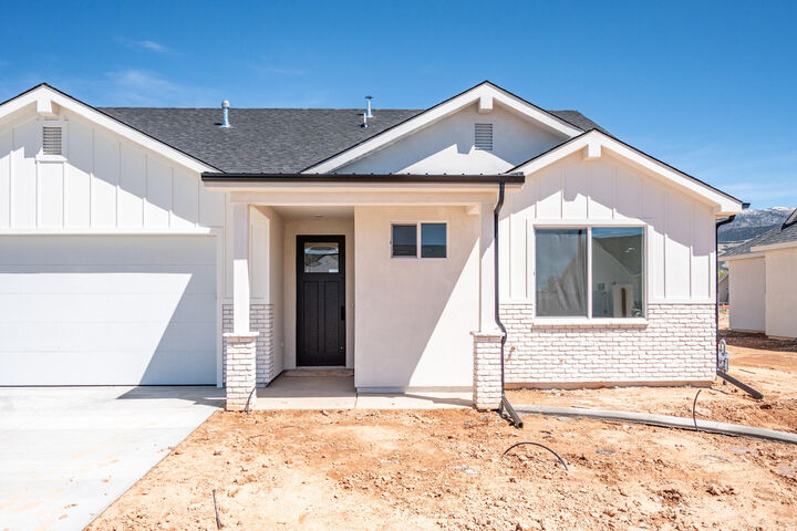 Property Photo: 4992 N 75 E UT 84721