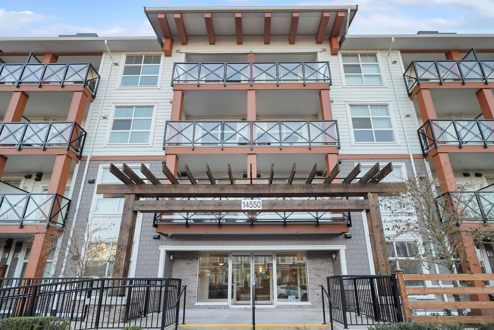 Property Photo:  14550 Winter Crescent 102  BC V4P 0G4 