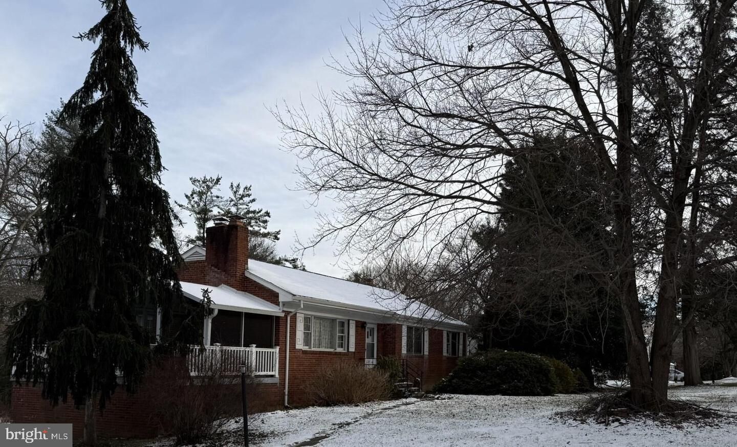 Property Photo: 2807 Cedar Lane VA 22180