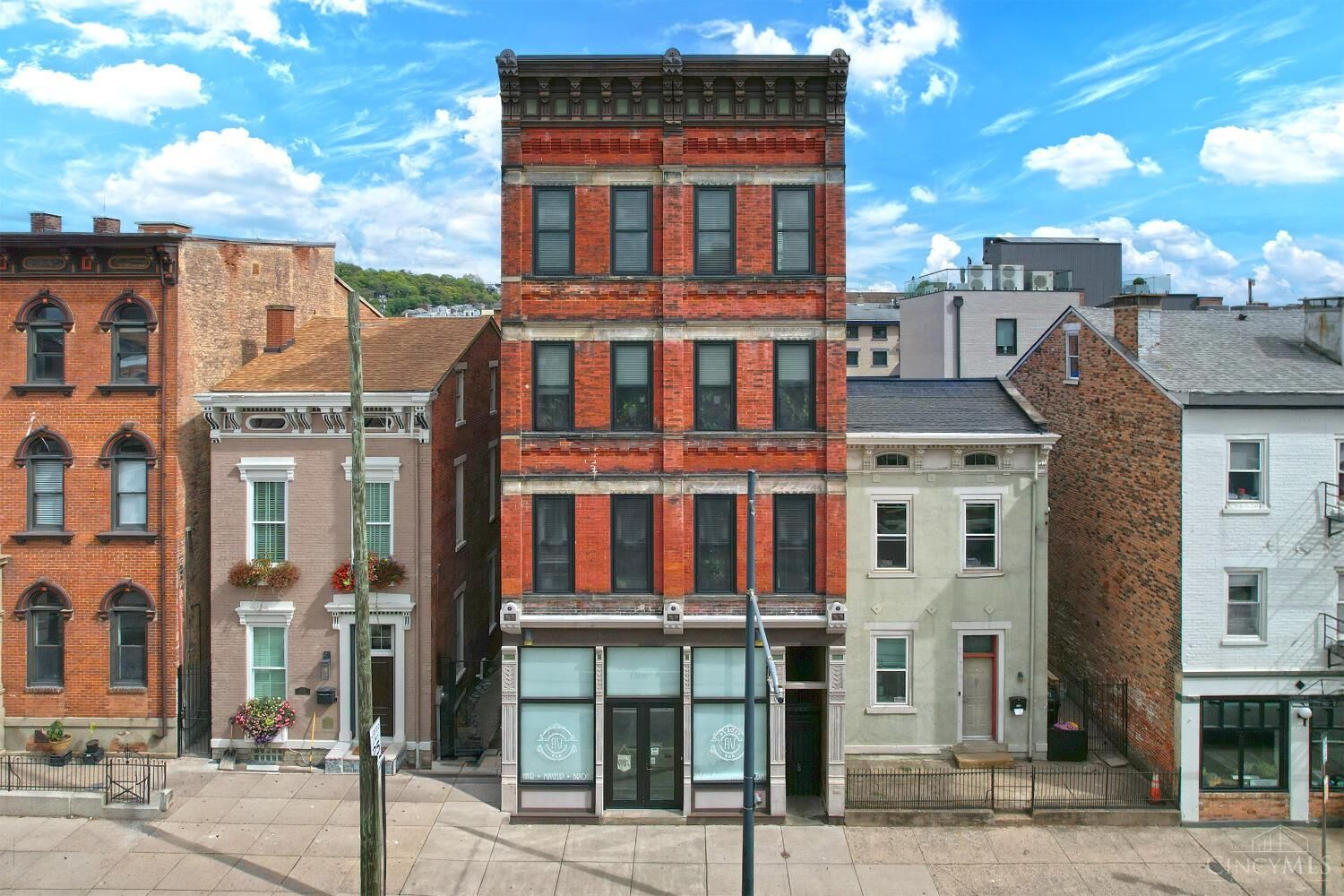 Property Photo:  1408 Elm Street  OH 45202 