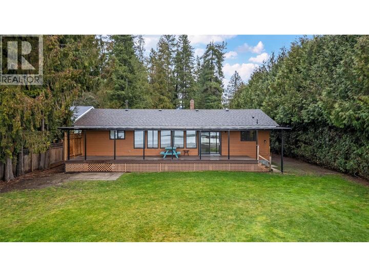 Property Photo: 401 97A Highway BC V0E 2V1