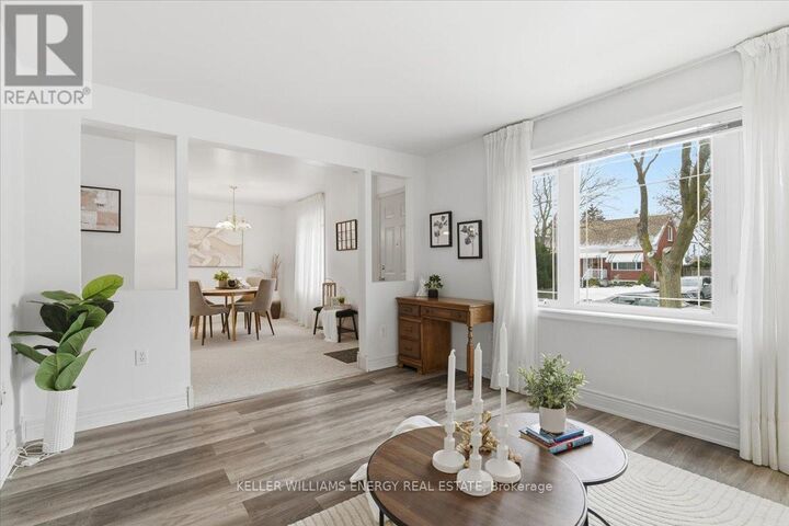 Photo de la propriété:  81 Haymarket Road  ON M3L 1H8 