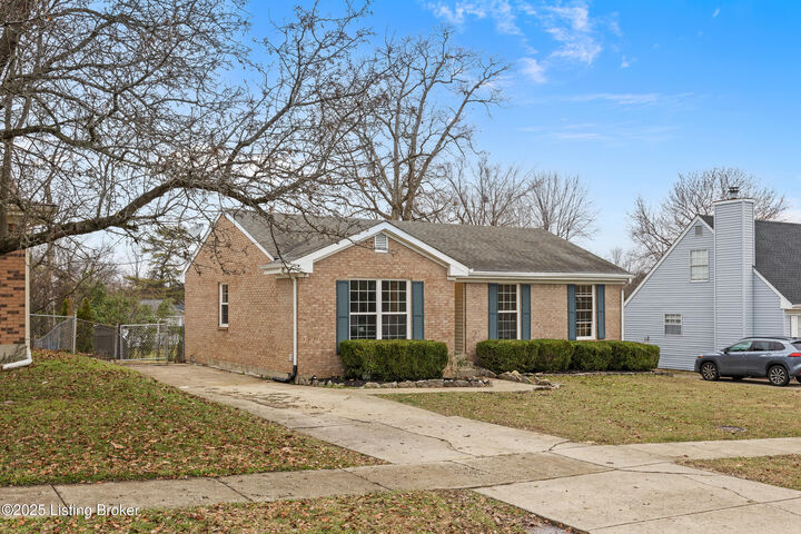 Property Photo: 1602 Acosta Ct KY 40031