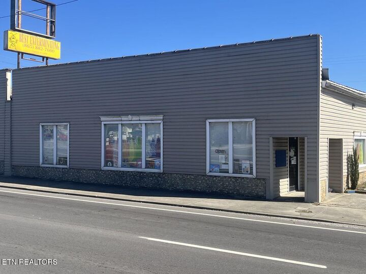 Property Photo:  118 N Roane St  TN 37748 