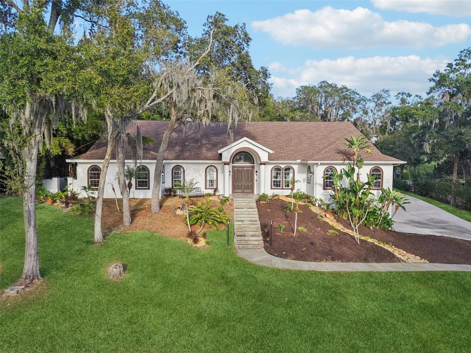 Property Photo:  16400 Lakeshore Drive  FL 34715 
