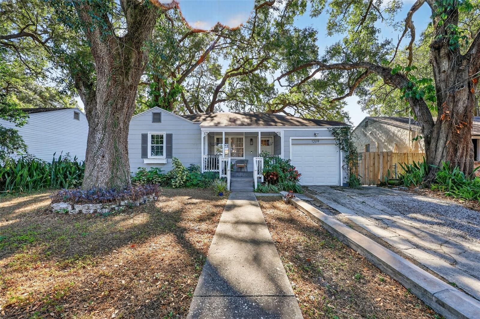Property Photo:  1209 E Crenshaw Street  FL 33604 