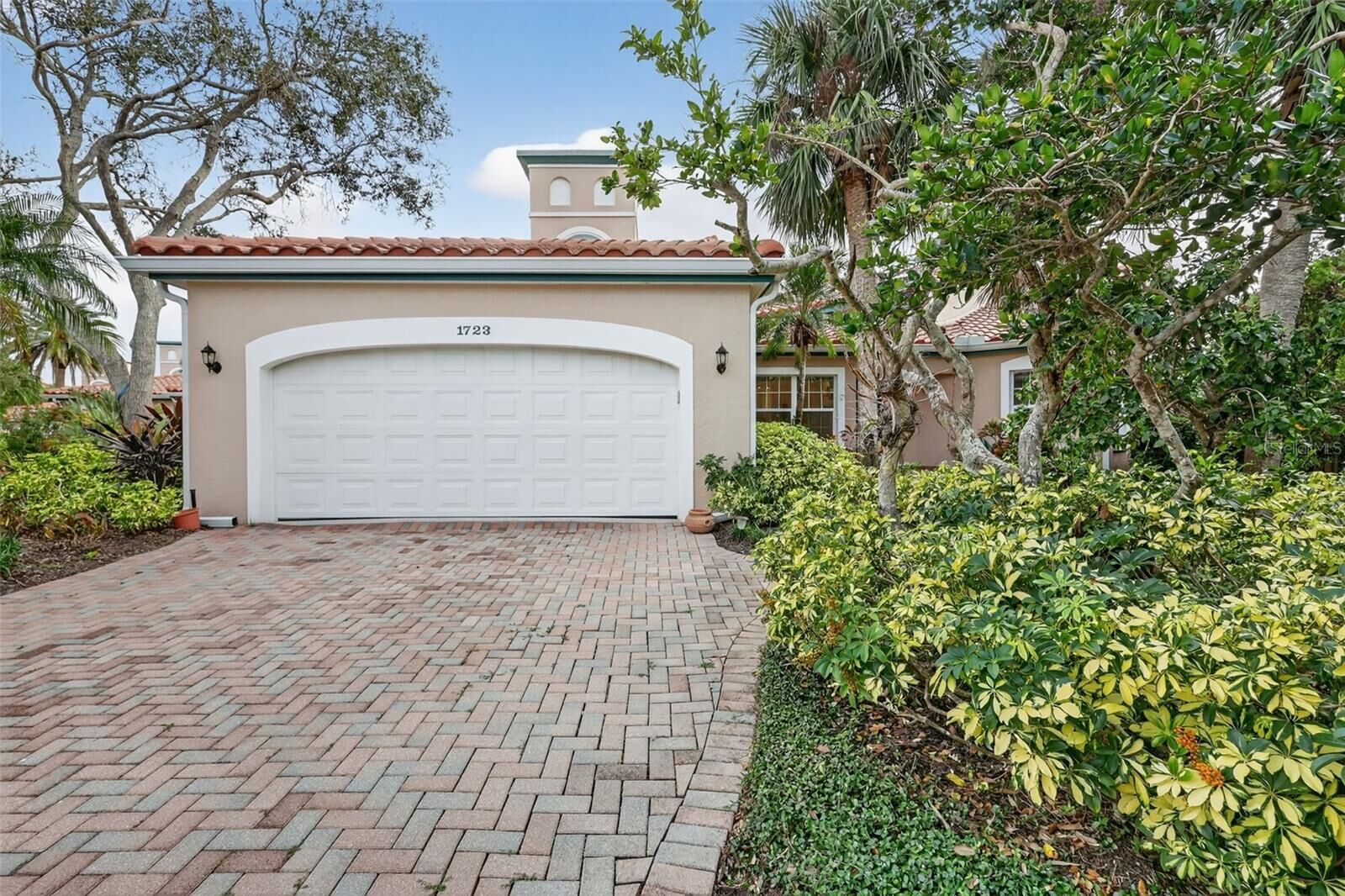 Property Photo:  1723 Starling Drive 1723  FL 34231 