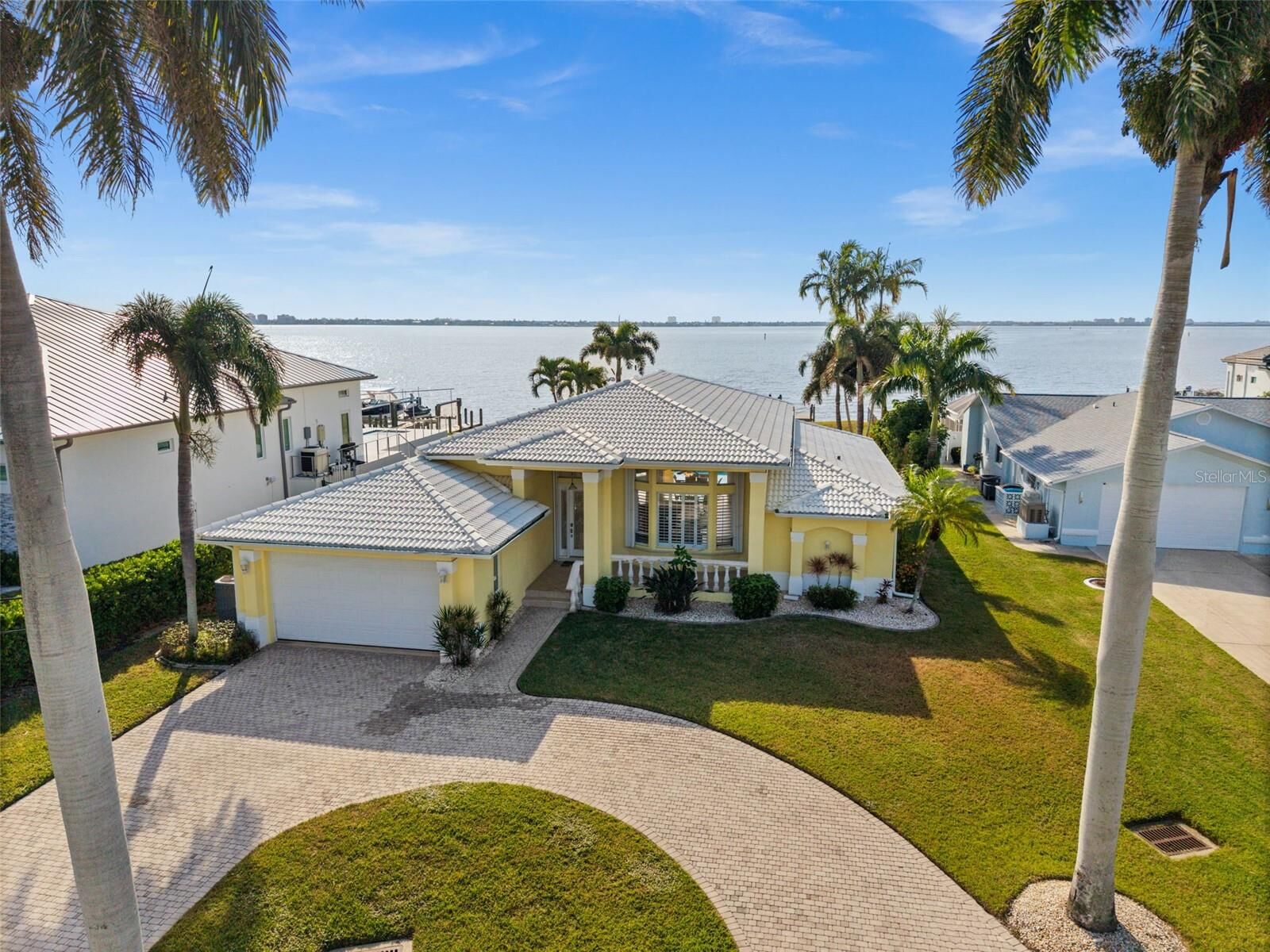 Property Photo:  264 Bayshore Drive  FL 33904 