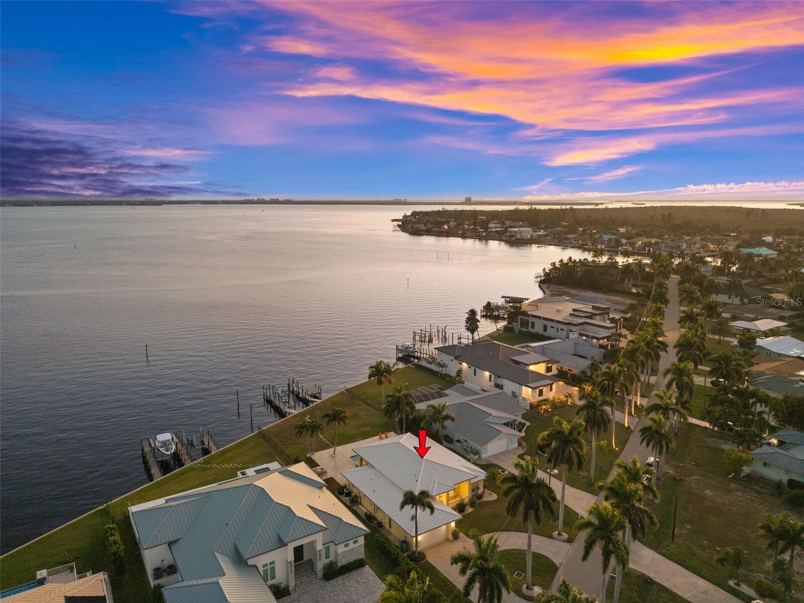 Property Photo:  264 Bayshore Drive  FL 33904 
