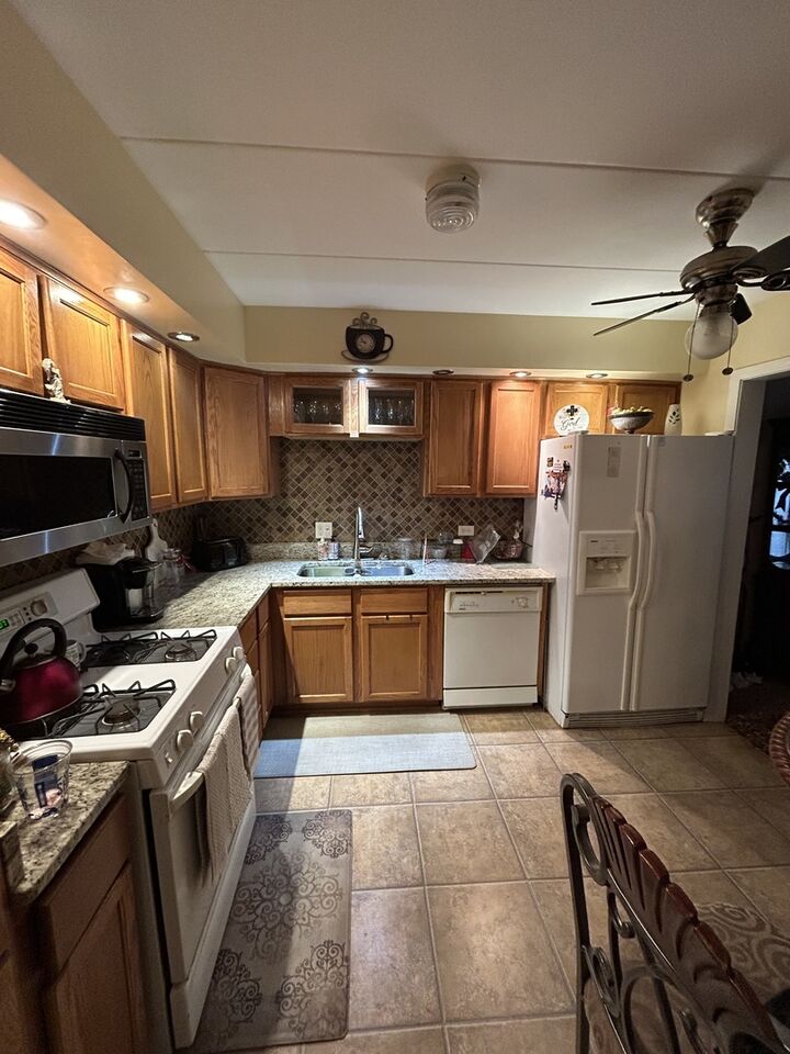 Property Photo:  11116 S Longwood Drive 203  IL 60643 