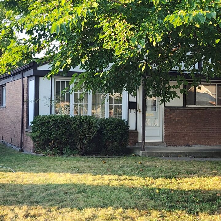 Property Photo:  4605 W 84th Place  IL 60652 