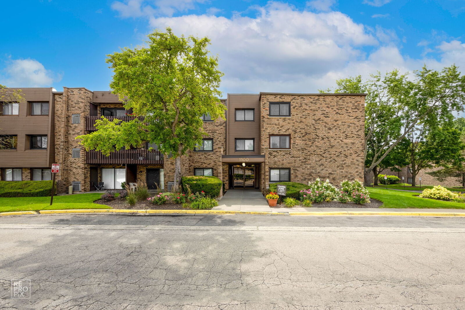 Property Photo:  1100 E Randville Drive 312  IL 60074 