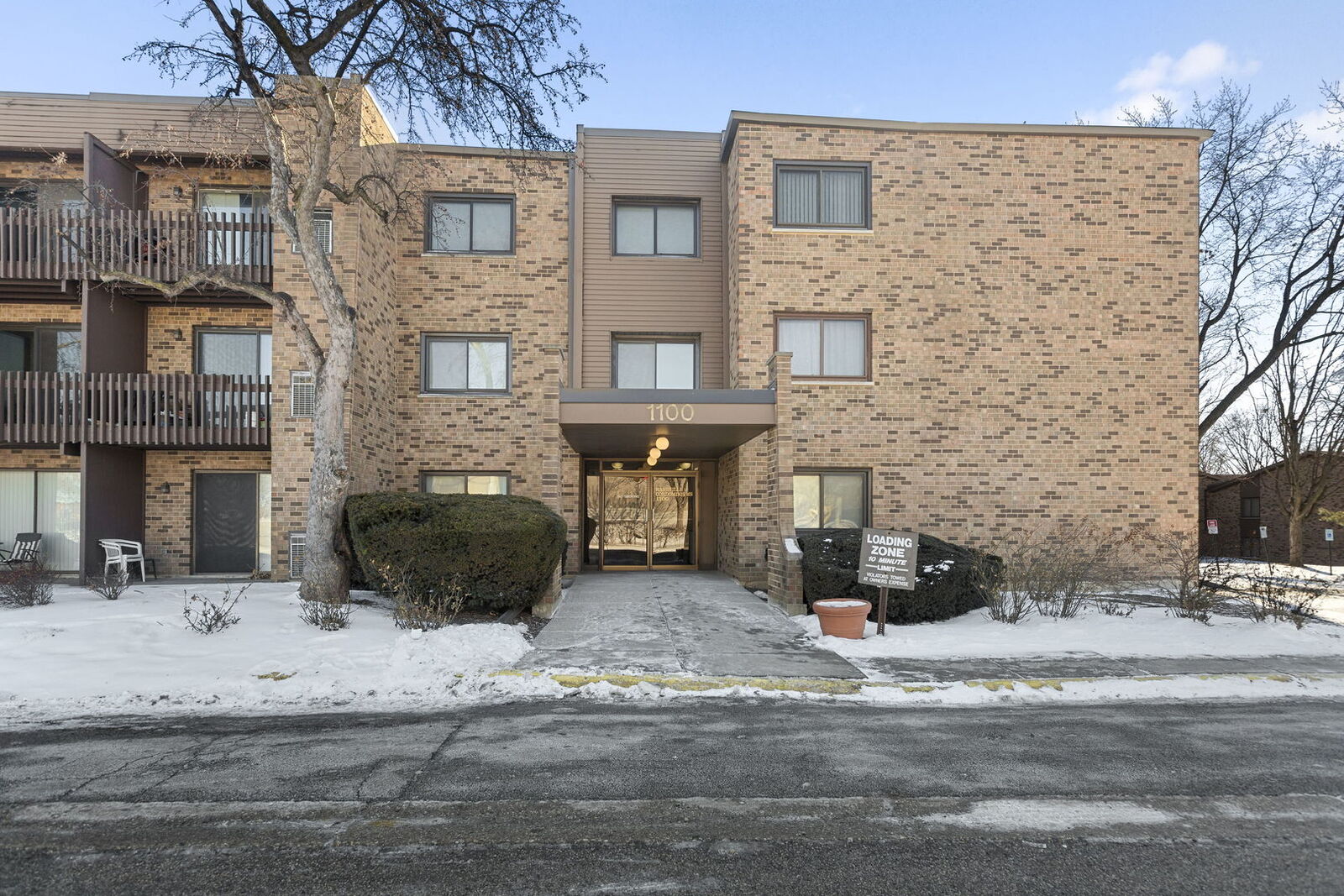 Property Photo:  1100 E Randville Drive 312  IL 60074 