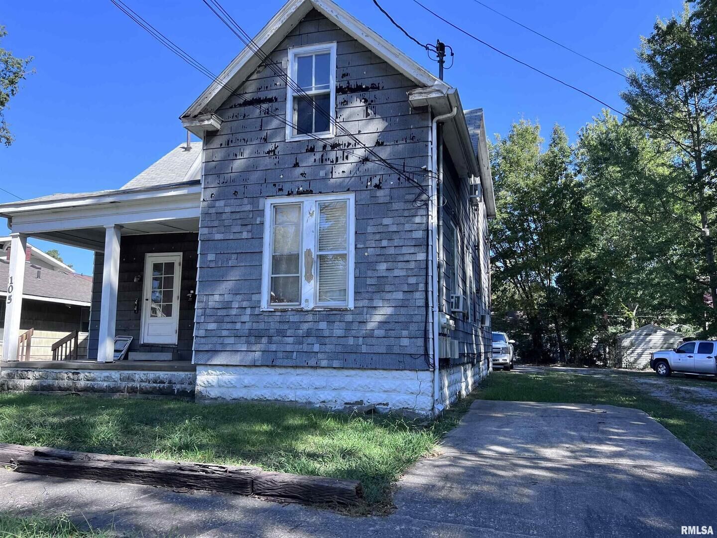 Property Photo:  105 S Forest Avenue  IL 62901 