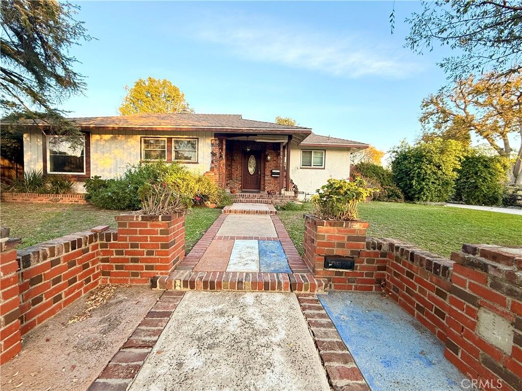 Property Photo:  10926 Ruffner Avenue  CA 91344 