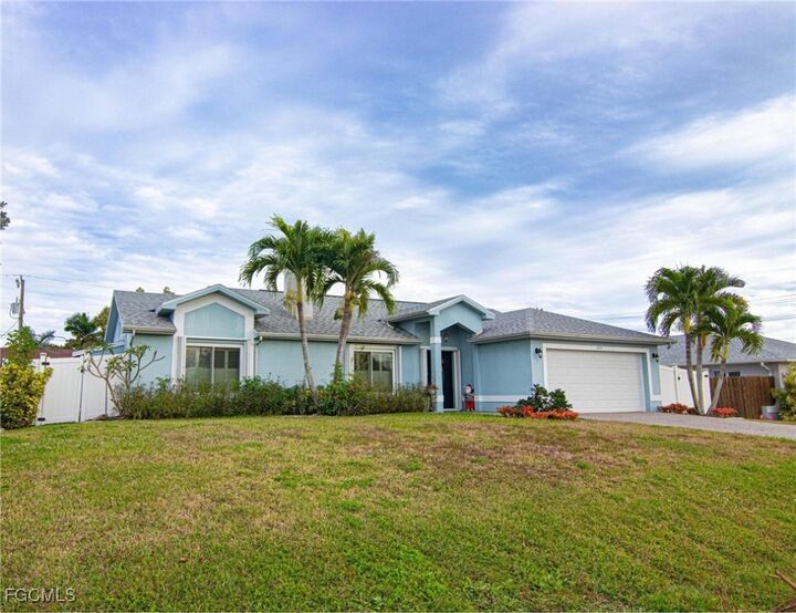 Property Photo:  723 SE 9th Avenue  FL 33990 