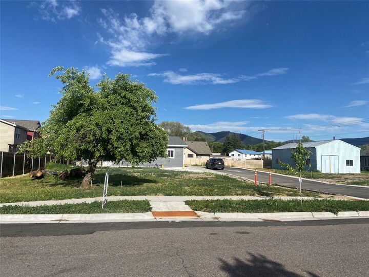 Property Photo:  602 S Davis Street  MT 59801 