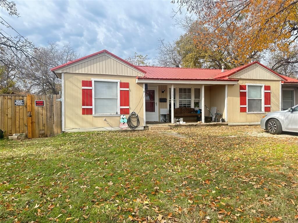 Property Photo:  2940 Hunter Street  TX 76112 