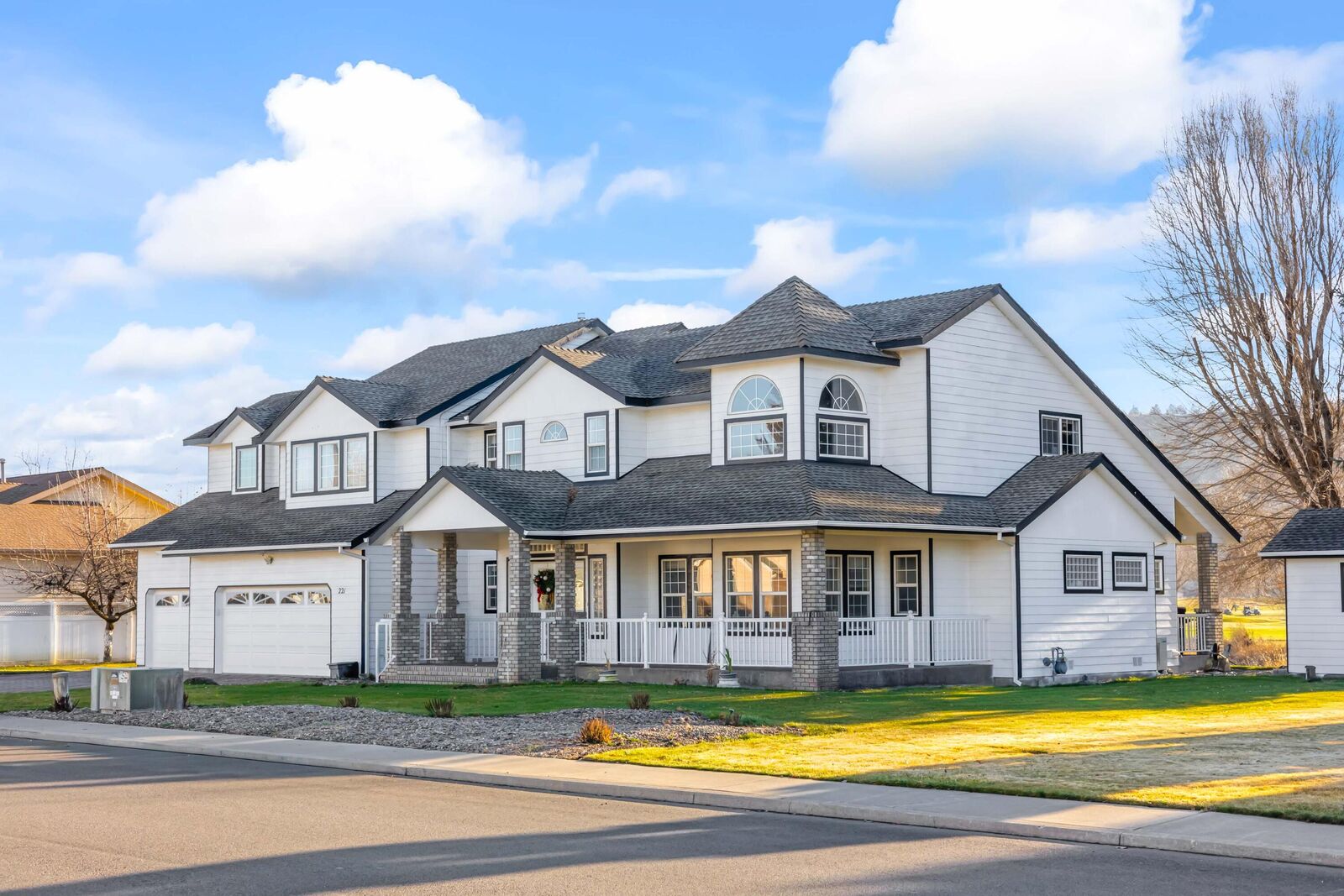 Property Photo:  221 SW Meadow Lakes Drive  OR 97754 