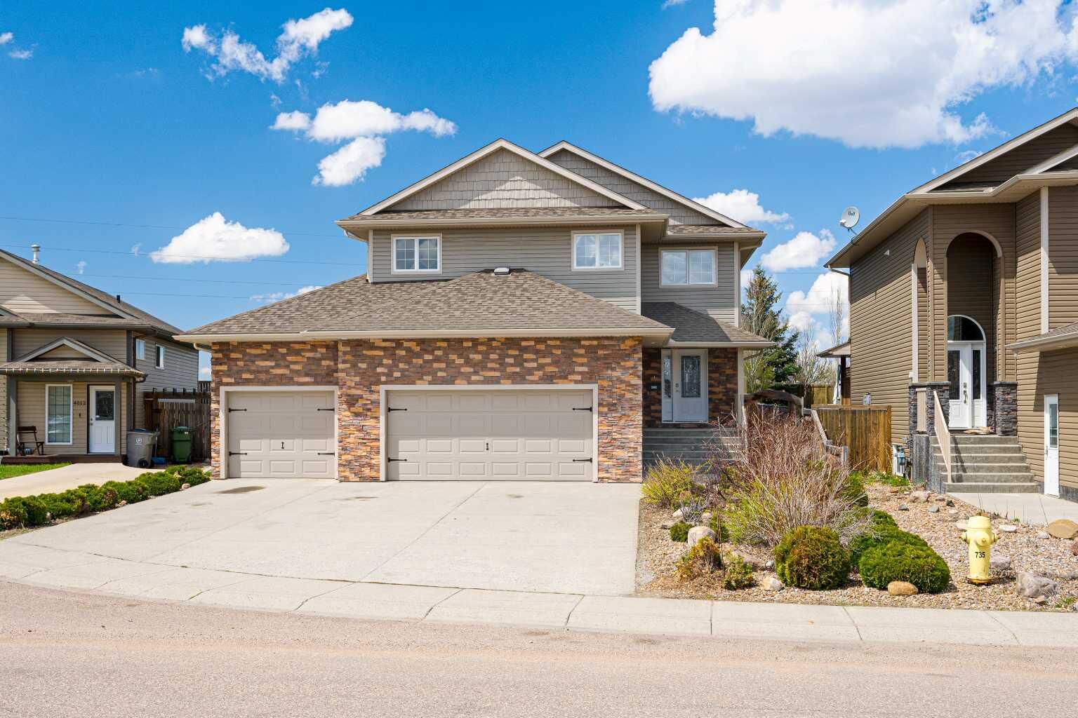 Property Photo: 4014 74 Avenue AB T9V 2K4