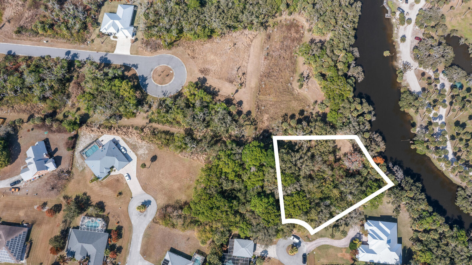 Property Photo:  5144 Waterside Way  FL 34981 