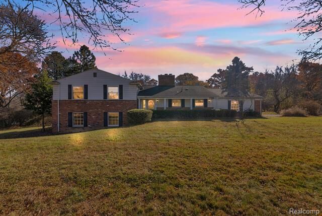 Property Photo:  4265 Pine Tree Trail  MI 48302 