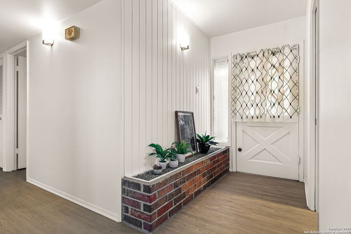 Property Photo: 239 Harrow TX 78227