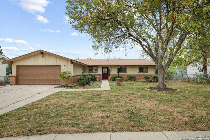 Property Photo: 239 Harrow TX 78227