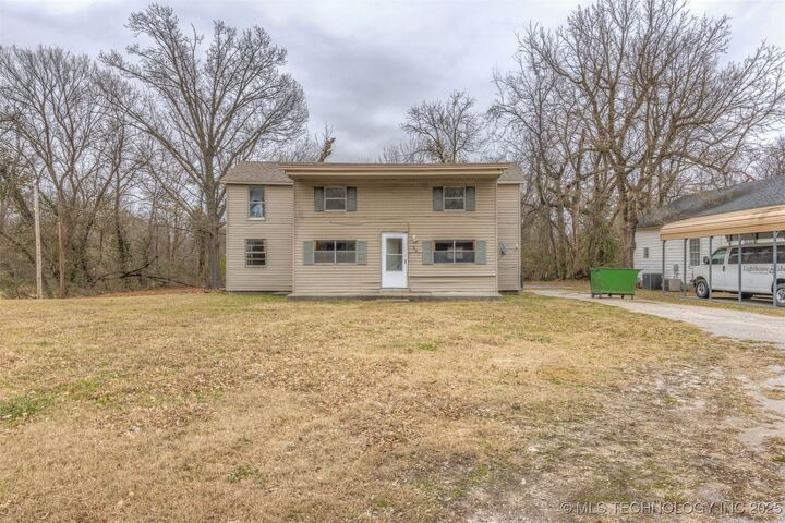 Property Photo: 207 S Bixby Street OK 74429