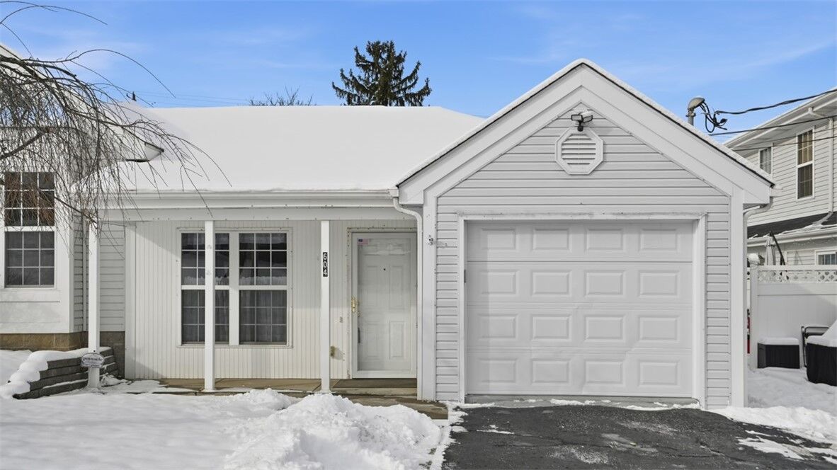 Property Photo:  604 Elm Way  PA 15108 